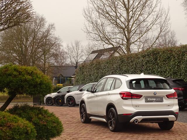 BMW X1 sDrive18i | Handbak | Uniek | PearlWeiss | Leer | Nav | All-black!