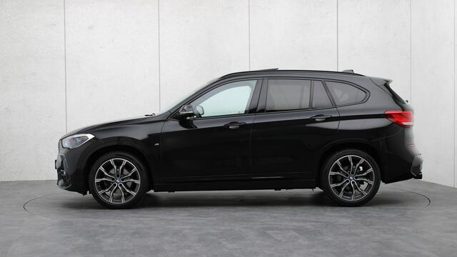 BMW X1 sDrive18i High Executive M-Sport | Head-up | Panoramadak | Trekhaak | Driving Assistant Plus