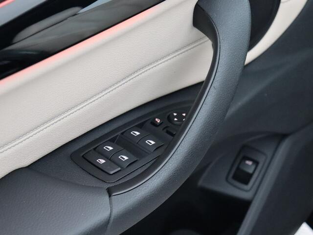 BMW X1 sDrive20i Centennial High Executive M-Sport (NL-Auto / Afn. trekhaak nieuw! / Head Up / Navi)