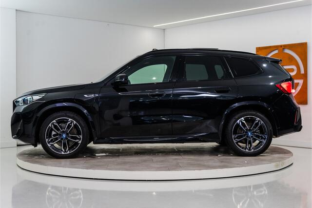 BMW X1 xDrive30e M-Sport 326PK | Pano | Harman/Kardon | HUD | Sfeer | Keyless | Massage VOL! 12 MND Garantie