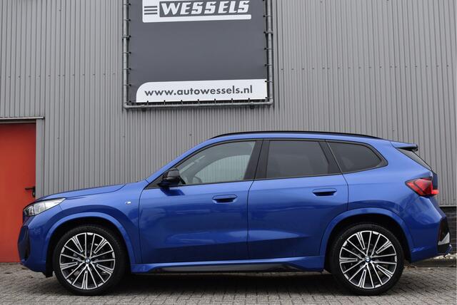 BMW X1 sDrive18i M-sport Nieuwe type! Elek. trekhaak/achterklep, Memory, Camera, 20 inch, Stoel/stuurverwarming, Carplay
