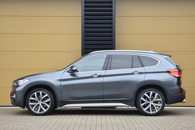BMW X1 sDrive20i High Executive * LED Koplampen * Harman/Kardon * DAB * Sportstoelen * 19 inch Lm *