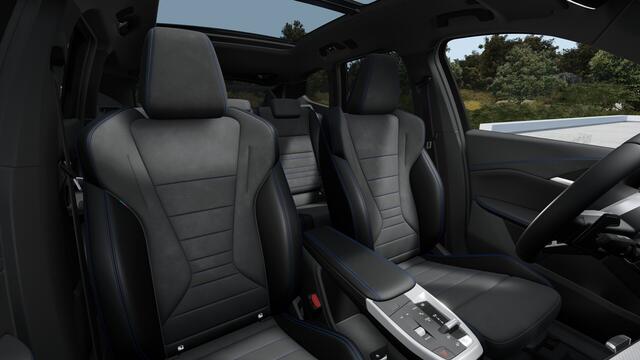 BMW X1 xDrive25e High Executive M Sport Automaat / Panoramadak / Trekhaak / Sportstoelen / Head-Up / Comfort Access / Parking Assistant Plus / M Adaptief onderstel