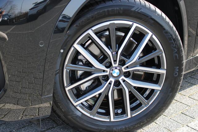 BMW X1 xDrive23i High Executive M Sport Automaat / Trekhaak / Sportstoelen / Parking Assistant Professional / Comfort Access / Head-Up / M Adaptief onderstel / Stuurverwarming