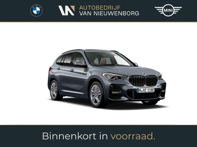 BMW X1 xDrive25e M-Sport | Facelift | Storm Bay Metallic | Panoramadak | Adaptive Cruise | Trekhaak | HUD | Lederen Sportstoelen | Keyless | Adaptive LED | Dealer O.H.