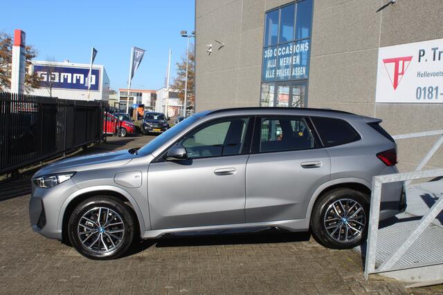 BMW X1 xDrive25e Orig NL auto/Dealeronderhouden/Sfeerverlichting/Apple carplay/Navigatie/Achteruitrijcamera/Elektrische achterklep/Parkeersensoren rondom/