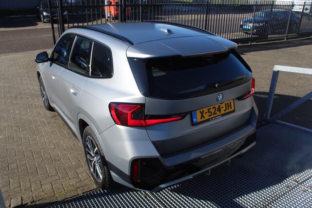 BMW X1 xDrive25e Orig NL auto/Dealeronderhouden/Sfeerverlichting/Apple carplay/Navigatie/Achteruitrijcamera/Elektrische achterklep/Parkeersensoren rondom/