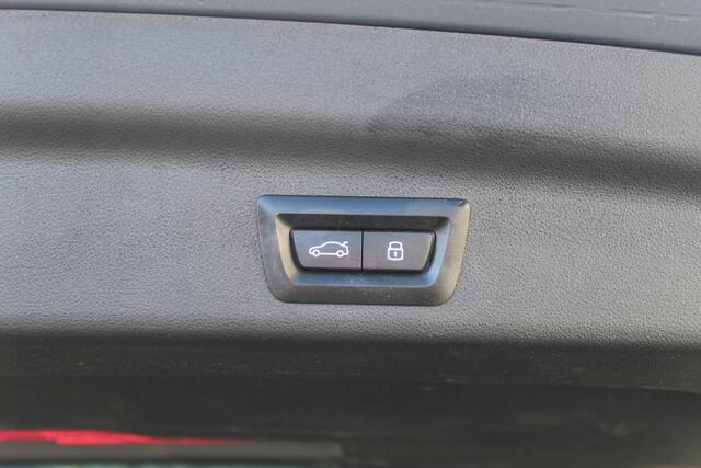 BMW X1 xDrive25e Orig NL auto/Dealeronderhouden/Sfeerverlichting/Apple carplay/Navigatie/Achteruitrijcamera/Elektrische achterklep/Parkeersensoren rondom/