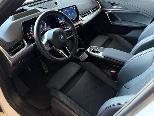 BMW X1 XDRIVE 25E PLUG IN HYBIRD M-SPORT LED PANORAMA .SCHUIFDAK ELEK.KLEP NAVI STOELVERW M-SHADOW LINE ELEK.STOEL ZWARTE.HEMEL 2025 PHEV PLUG IN HYBRID AWD 4X4 4WD ? Top Auto's. Al 30 Jaar uw Bmw Specialist in , BMW M / M Sport / PHEV / HEV / Hybrid / Mhev / 2