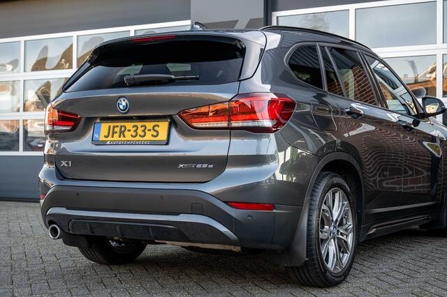 BMW X1 25e xDrive | Sport Line | Panorama | Stoelverwarming | H/K | Keyless | HUD | ACC | Adap. Led | Camera | 18' inch |