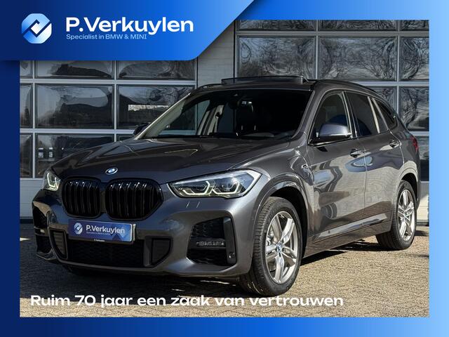BMW X1 xDrive25e High Executive M SPORT | PANORAMA | TREKHAAK | DRIVING ASS. PLUS | LEDER | KEYLESS | STUURWIEL VERWARMING |