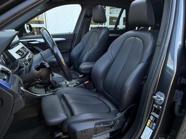 BMW X1 xDrive25e High Executive M SPORT | PANORAMA | TREKHAAK | DRIVING ASS. PLUS | LEDER | KEYLESS | STUURWIEL VERWARMING |