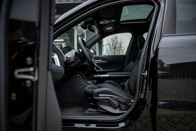 BMW X1 xDrive25e M Sport | Panorama | Shadow | Maxton | Driving Ass. Plus | Camera | Adapt. Led | Stoelverwarming | 20 Inch |