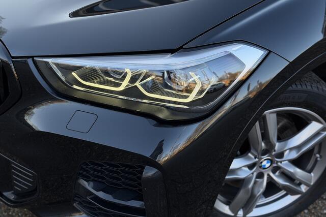 BMW X1 xDrive25e M-Sport | Sportleder | PDC A | LED | Stoelverwarming | DAB
