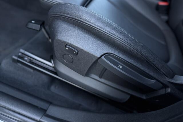 BMW X1 xDrive25e M-Sport | Sportleder | PDC A | LED | Stoelverwarming | DAB