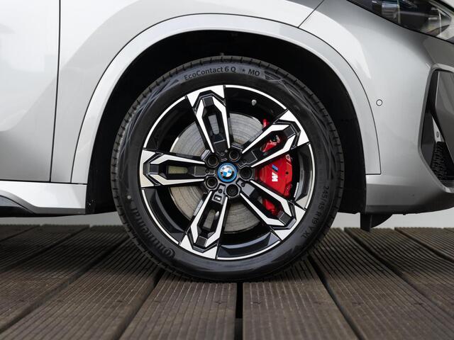 BMW X1 xDrive25e | M Sportpakket Pro | Innovation Pack | Comfort Access | Stoelverwarming | Head-Up Display | 19''