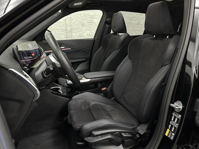 BMW X1 30e 313PK M-Sport Performance-Pack | 360 Camera | ACC | Panorama | Head-Up | 20'' | Keyless-Entry | LED Adaptief | Sfeerverlichting | Trekhaak 1800KG ! | Sportstoelen | Carplay | Black-Optic | Getint Glas | Stoelverwarming | DAB | Draadloos Laden | Fabrie