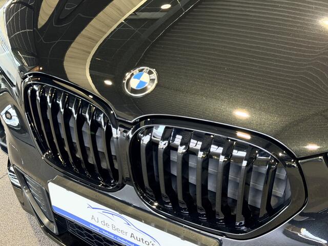 BMW X1 xDrive25e High Executive M-Sport | '19 | Camera | HUD | Electrische stoelen