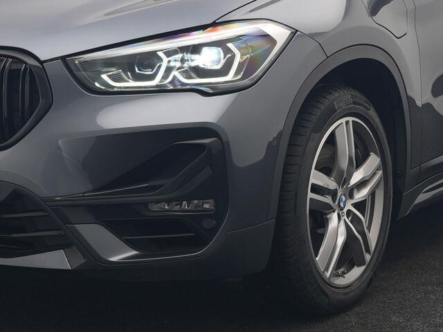 BMW X1 xDrive25e Sportline Plug in Hybrid 222pk Dealer O.H PHEV | Trekhaak Afn. | Panodak | Head Up | Lederen Sportstoelen Memory & Verwarmd | Camera | Apple Carplay | Keyless | Sfeerverlichting | Navigatie | DAB |