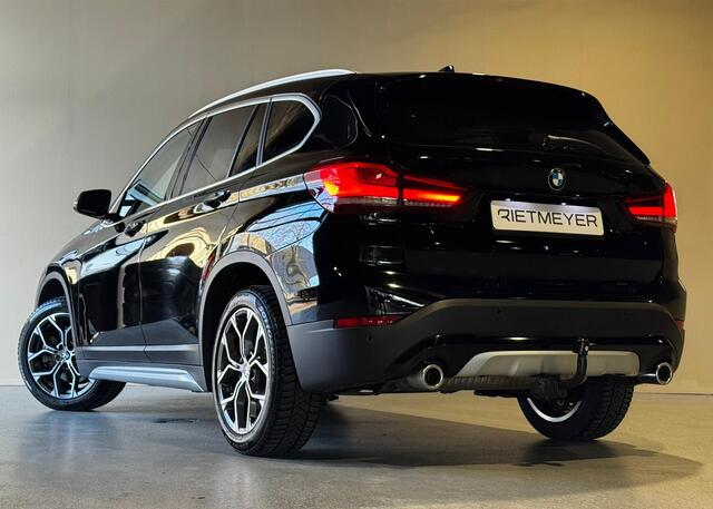 BMW X1 sDrive20i High Executive |Head-Up |Trekhaak |Sfeer |Dealer onderhouden