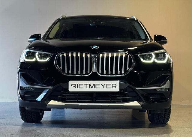 BMW X1 sDrive20i High Executive |Head-Up |Trekhaak |Sfeer |Dealer onderhouden