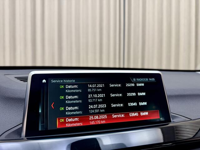 BMW X1 sDrive20i 192 PK Org.NL! / HUD / Naiv Pro / Keyless / Afn. Trekhaak / Camera / Leder / Stoelverwarming / LED / 18'' LMV