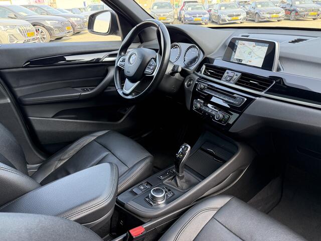 BMW X1 xDrive20i High Executive Leder Panoramadak Trekhaak 2000 KG Trekgewicht! LED Stoelverwarming Keyless Entry