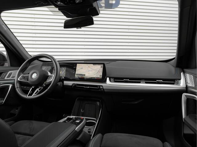 BMW X1 sDrive18i M-Sport - Pano - Trekhaak - Memoryzetel - Harman Kardon