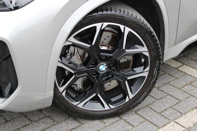 BMW X1 M35i High Executive M Sport Automaat / Panoramadak / Sportstoelen / M Adaptief onderstel / Comfort Access / Head-Up / Harman-Kardon / Parking Assistant Plus