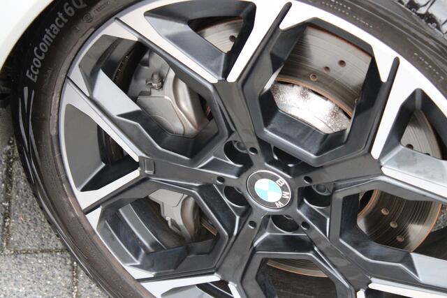 BMW X1 M35i High Executive M Sport Automaat / Panoramadak / Sportstoelen / M Adaptief onderstel / Comfort Access / Head-Up / Harman-Kardon / Parking Assistant Plus