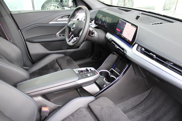 BMW X1 M35i High Executive M Sport Automaat / Panoramadak / Sportstoelen / M Adaptief onderstel / Comfort Access / Head-Up / Harman-Kardon / Parking Assistant Plus