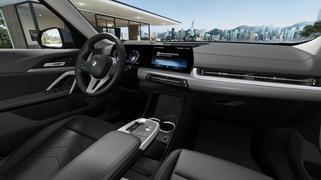 BMW X1 sDrive20i xLine Automaat / Panoramadak / Achteruitrijcamera / Head-Up / Getint glas / Stoelverwarming