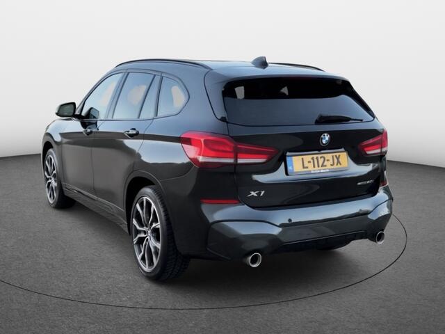 BMW X1 sDrive20i High Executive M-pakket | Panoramadak | Leder
