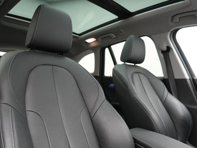 BMW X1 xDrive25e X Line PHEV 221pk Dealer O.H. | Panodak | Head Up | Camera | Sfeerverlichting | Sportstoelen & Stuur Verwarmd | Apple Carplay | Keyless | Navigatie | Cruise Control | DAB | Plug In Hybrid |