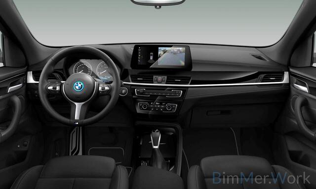 BMW X1 xDrive25e Bus Ed Plus M-Sport |Pano|HUD|HiFi|Cam|Sfeer|19"|Storm Bay|
