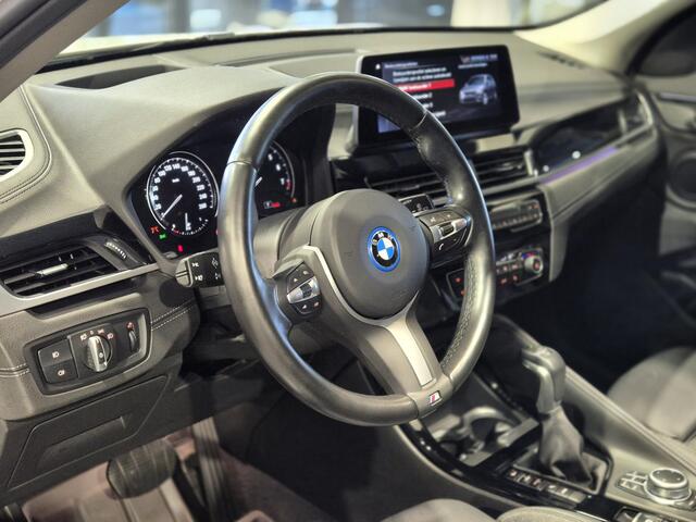 BMW X1 xDrive25e High Executive Sportline | Panorama | Trekhaak | Camera | Carplay