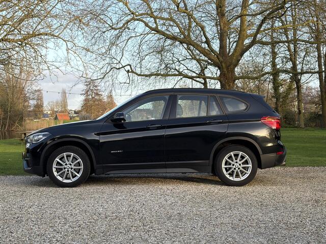 BMW X1 2.0i High Executive Automaat,Leer,Head-Up,Trekhaak