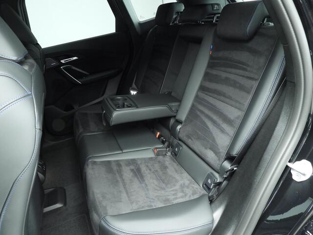 BMW X1 xDrive25e M-Sportpakket / Trekhaak / Sportstoelen / Getint glas / Harman-Kardon / Head-up / Alu wielen 19 inch