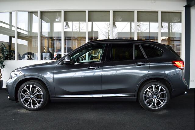 BMW X1 sDrive20i M-Sportedition | Pano | HUD | Leder | Elektr. Stoel + Mem
