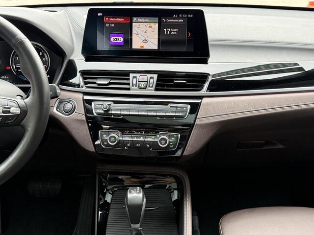 BMW X1 xDrive25e High Executive | NAP | Driving Assistant Plus | X-Line | Pack Parking | Pack Safety | Achteruitrijcamera | Leer | Stoelverwarming | Elektrisch glazen schuig-kantel dak | Head-up display |