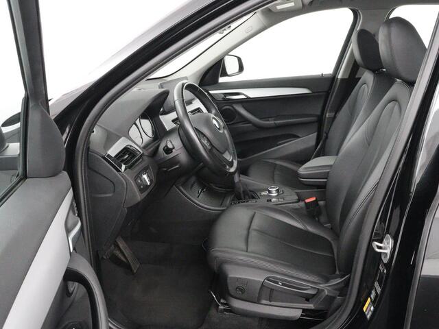 BMW X1 xDrive25e Executive | Panoramadak | Leder | Head-Up | Carplay | Camera | Full LED | Park Assist | Climate control | Navigatie | Cruise control | Bluetooth | PHEV | Plug In