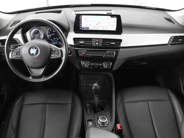 BMW X1 xDrive25e Executive | Panoramadak | Leder | Head-Up | Carplay | Camera | Full LED | Park Assist | Climate control | Navigatie | Cruise control | Bluetooth | PHEV | Plug In