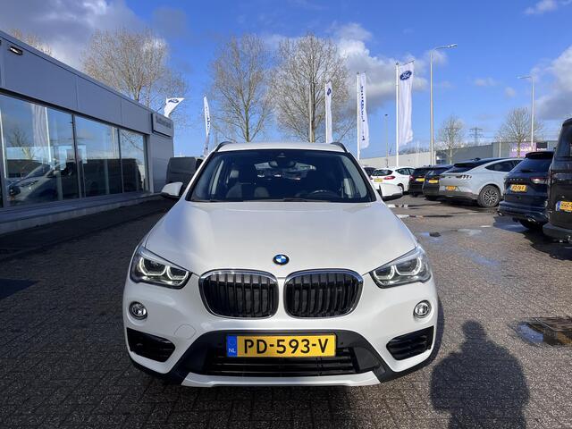 BMW X1 sDrive20i Executive | achteruitrijcamera | trekhaak