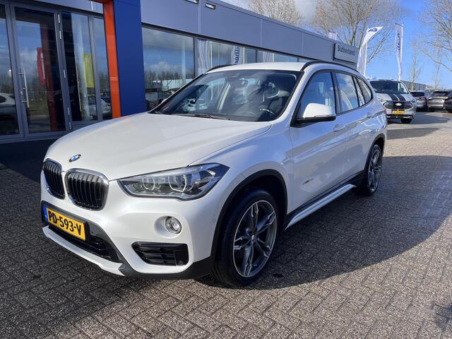 BMW X1 sDrive20i Executive | achteruitrijcamera | trekhaak