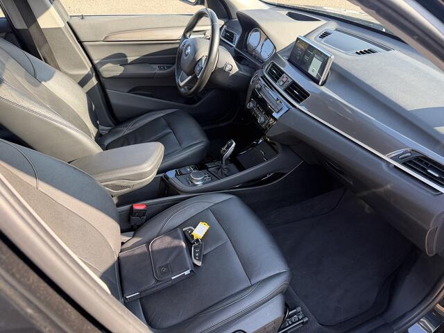 BMW X1 sDrive20i Orange Edition II Leer/Stlvrw/Navi/PDC