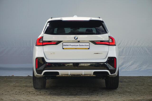 BMW X1 sDrive20i M Sport Pro / Trekhaak / Panoramadak / Keyless entry / Adaptieve LED koplampen / Stoel & Stuurwielverwarming