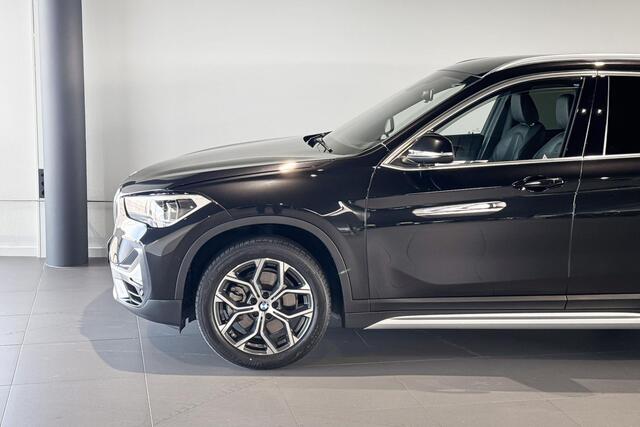 BMW X1 sDrive20i Business Edition Plus | X-Line | Stoelverwarming | Head-Up Display | Achteruitrijcamera | Trekhaak |