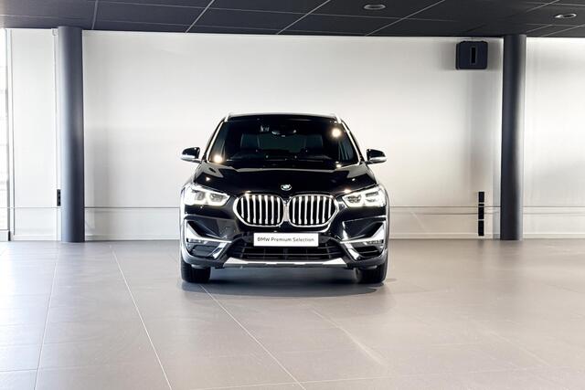 BMW X1 sDrive20i Business Edition Plus | X-Line | Stoelverwarming | Head-Up Display | Achteruitrijcamera | Trekhaak |