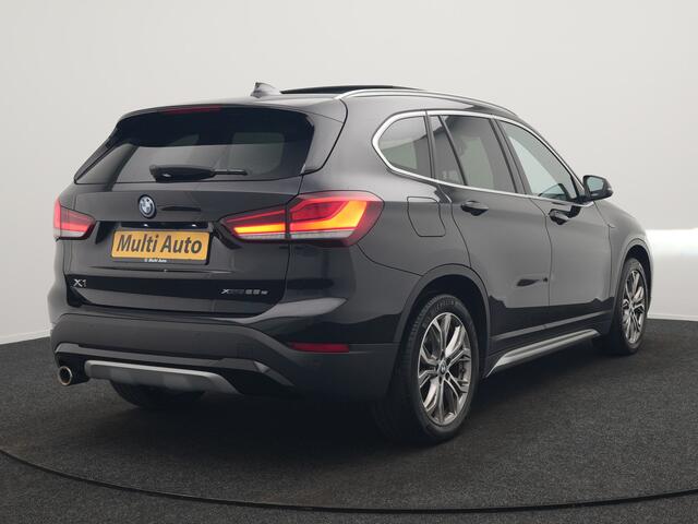 BMW X1 xDrive25e XLine PHEV 221pk Dealer O.H. | Trekhaak Afn. | Panodak | Adaptive Cruise | Camera | Lederen Sportstoelen & Stuur Verwarmd | Keyless | Apple Carplay | Hifi Audio | Navigatie | DAB | 18"L.M | Plug In Hybrid