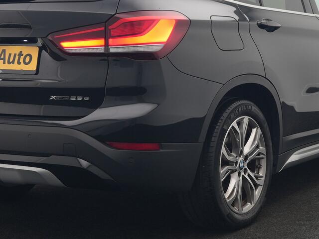 BMW X1 xDrive25e XLine PHEV 221pk Dealer O.H. | Trekhaak Afn. | Panodak | Adaptive Cruise | Camera | Lederen Sportstoelen & Stuur Verwarmd | Keyless | Apple Carplay | Hifi Audio | Navigatie | DAB | 18"L.M | Plug In Hybrid